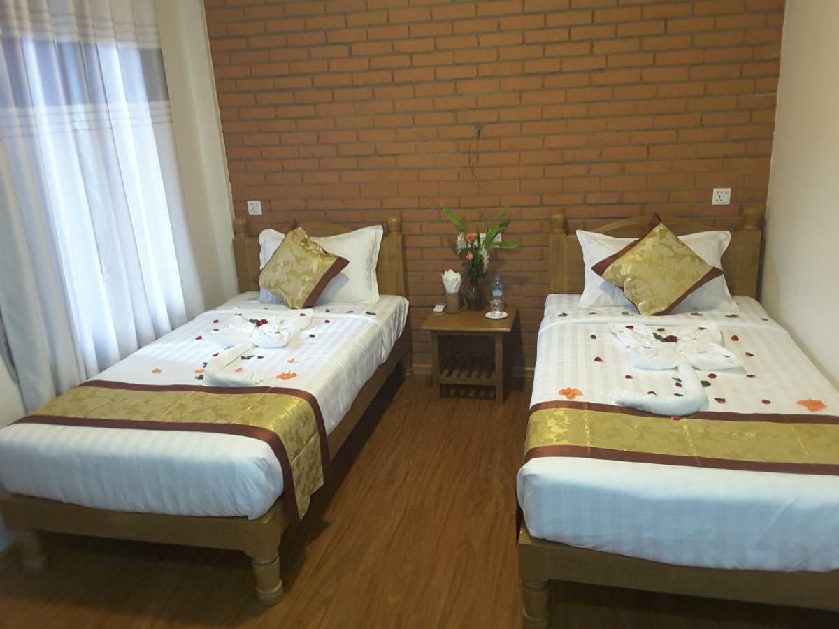 A Little Bit Of Bagan Hotel Extérieur photo
